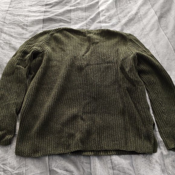 Green V-neck Sweater - Picture 7 of 10